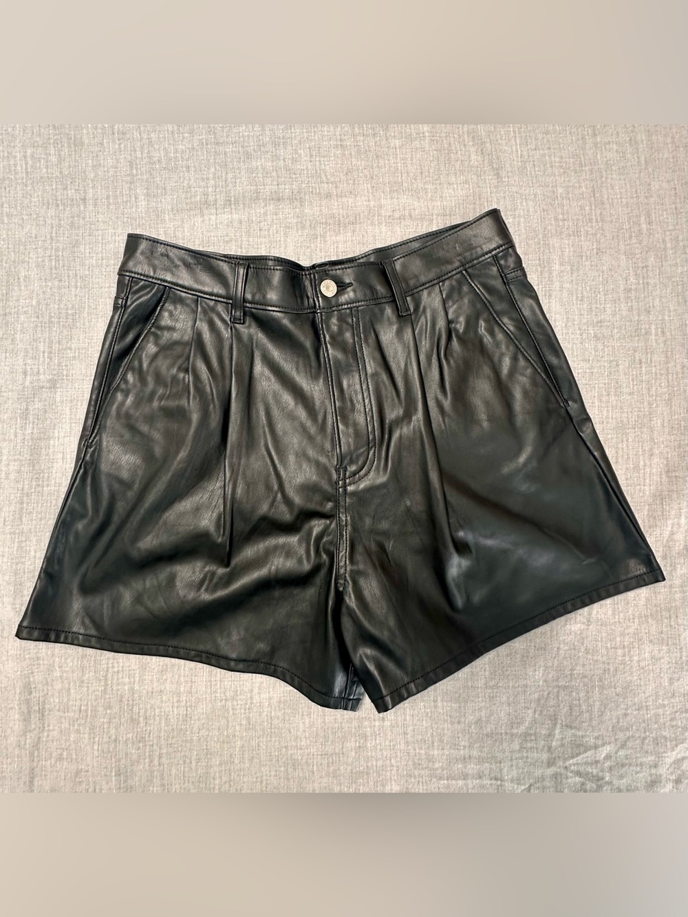Levi's Faux Leather Shorts Sz 29